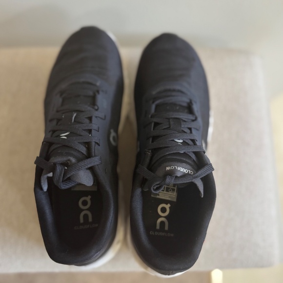 Women’s OnCloud Cloudflow 4 black size 6 - Picture 5 of 9